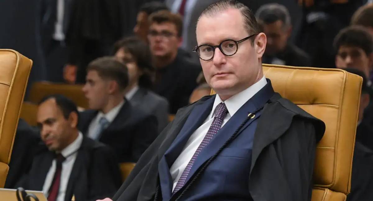 Cristiano Zanin reitera pedido de acesso a mídias de celular apreendido em investigação do STF
