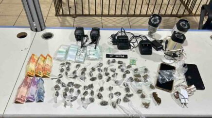 Denúncia de moradores leva PM a ponto de drogas e termina com dois adolescentes apreendidos no Areal