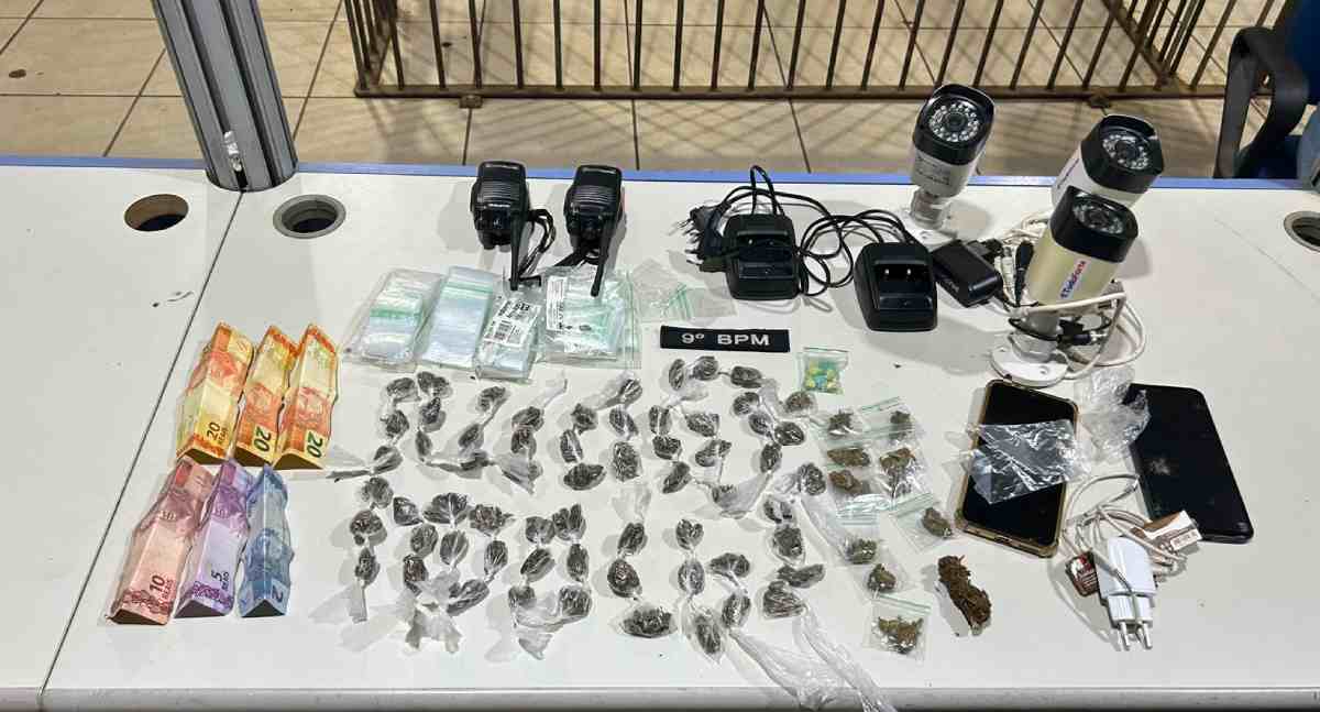 Denúncia de moradores leva PM a ponto de drogas e termina com dois adolescentes apreendidos no Areal