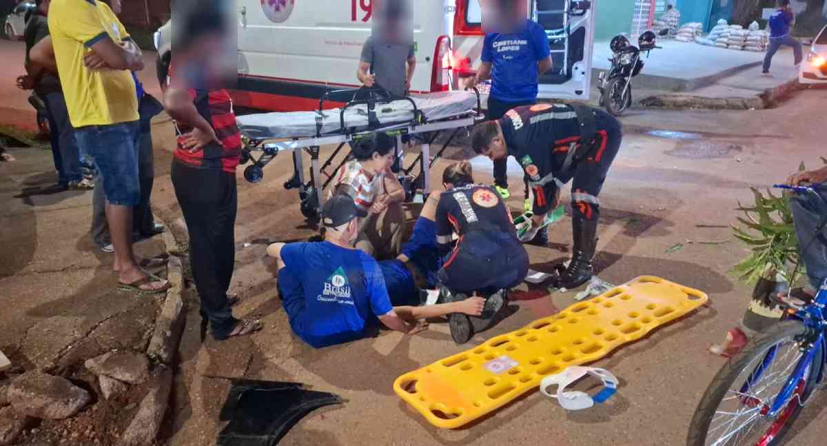 Dois trabalhadores ficam feridos em acidente de moto na zona Leste
