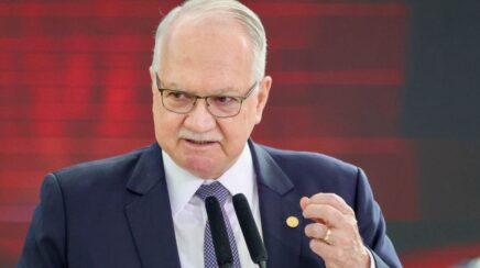 Edson Fachin estabelece prazo de cinco dias para manifestação de André Mendonça e Paulo Gonet sobre crise no STF