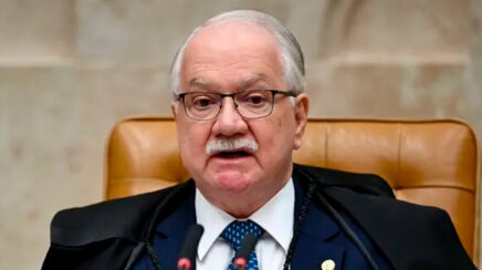 Fachin intervém em crise no STF e suspende decisões sobre comando da PF