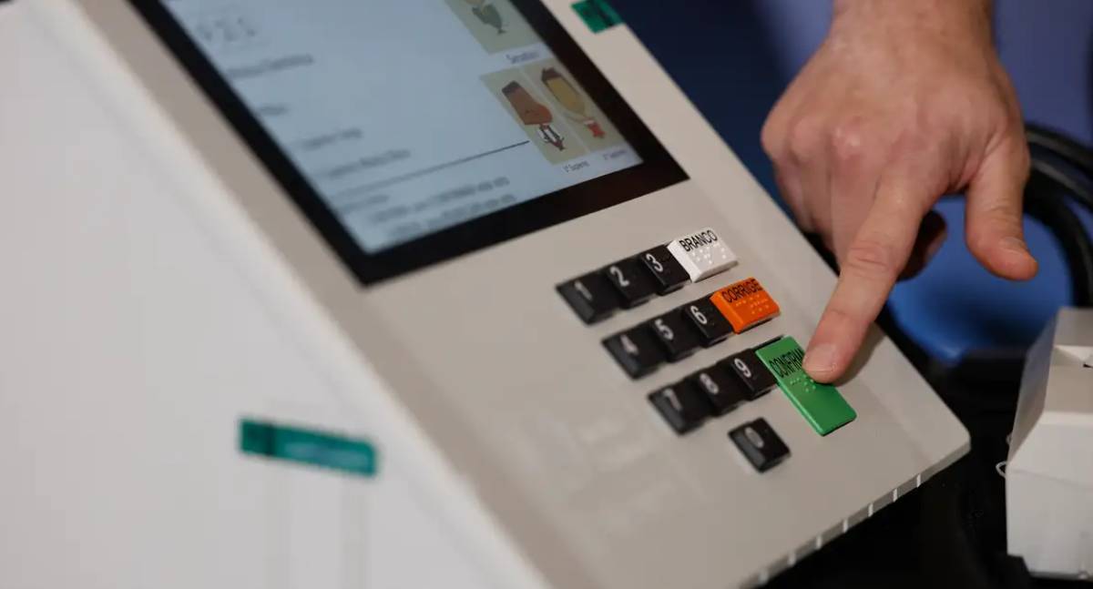 Eleitor votará em até seis candidatos nas Eleições 2026 e deve levar cola em papel