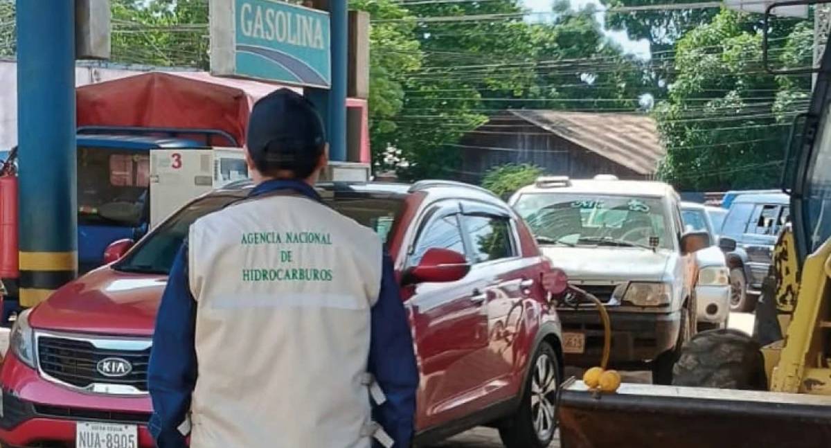 Falta de gasolina provoca filas e agrava crise de abastecimento em Santa Cruz, na Bolívia
