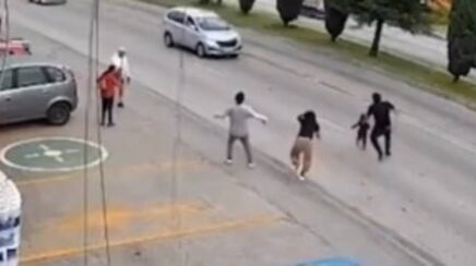 Funcionário de supermercado salva garotinha de atropelamento em Puebla no México