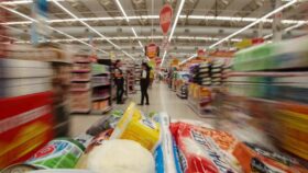 Governo federal reajusta Bolsa Família em 15% e eleva valor mínimo para R$ 691