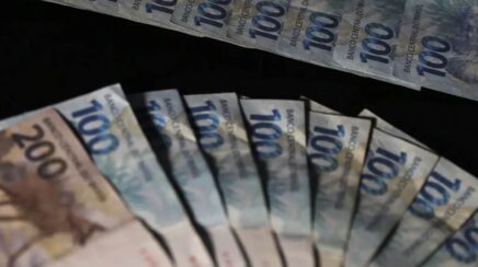 Governo reserva 44 bilhões e 800 milhões de reais para emendas parlamentares na proposta de 2027