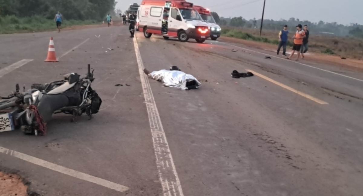 Grave acidente entre motocicleta e cavalo na BR-364 deixa uma pessoa morta e outra ferida em RO