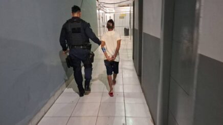 Homem agride vizinho com pedaço de madeira após conflito em condomínio na região central da capital