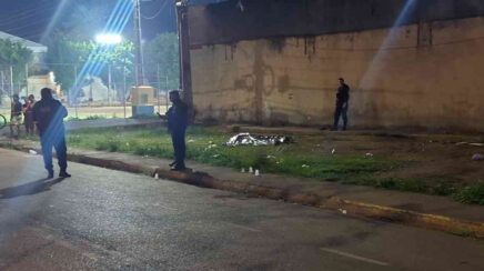 Homem é morto a tiros por criminosos em caminhonete