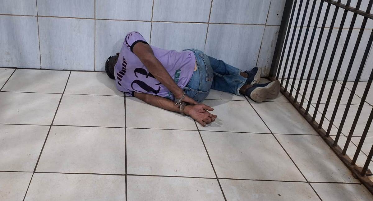 Homem é preso em flagrante após furtar pacotes de fraldas em farmácia na região central de Porto Velho