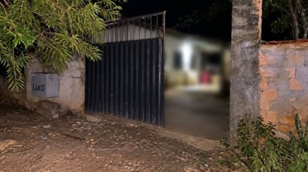 Homem fica ferido após ser atingido por tiros disparados por criminoso por cima de muro em RO