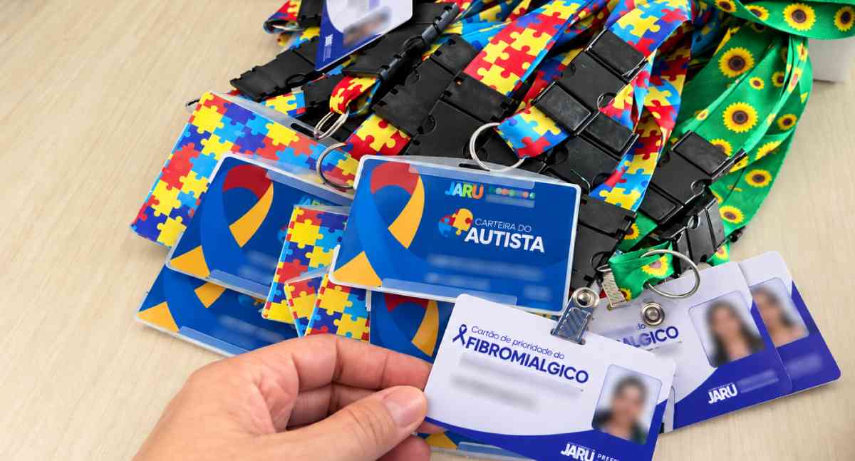 Jaru disponibiliza carteirinhas para pessoas com autismo e fibromialgia