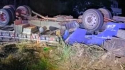 Jovem de RO morre preso às ferragens após caminhão tombar em Turmalina