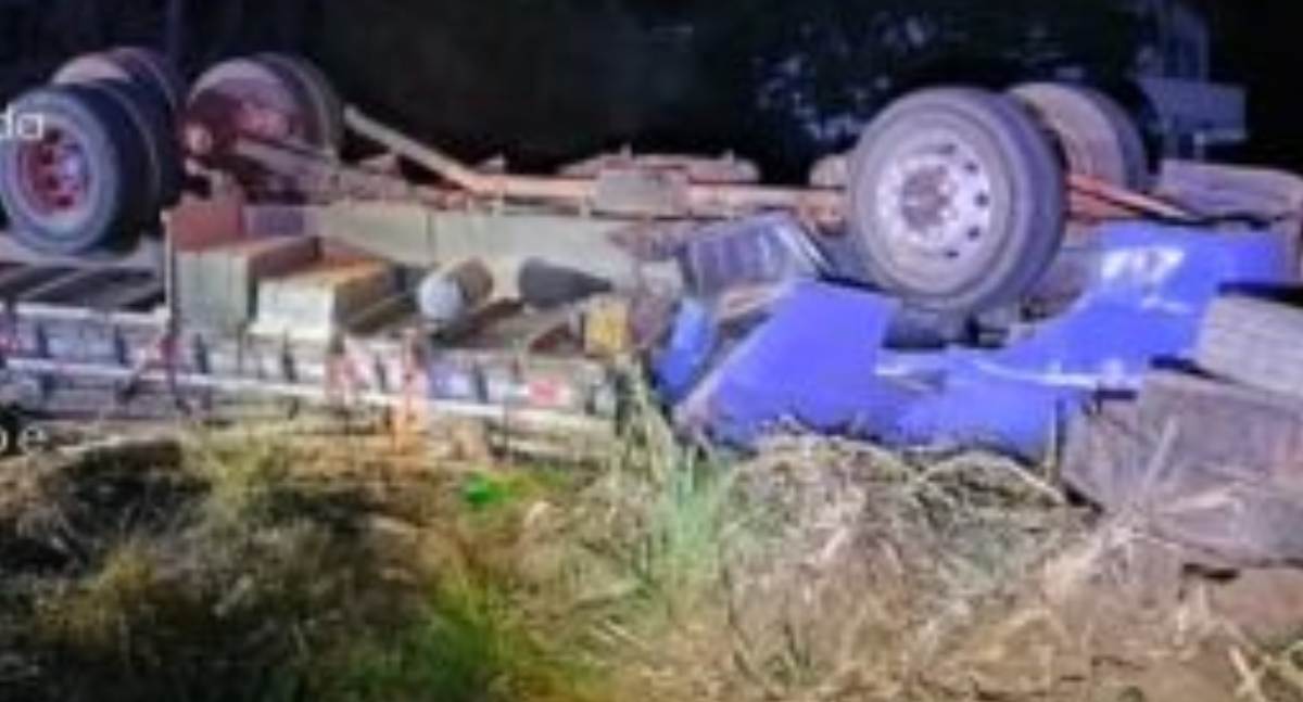 Jovem de RO morre preso às ferragens após caminhão tombar em Turmalina