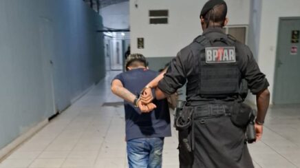 Jovem é preso com drogas no bairro Tucumazal