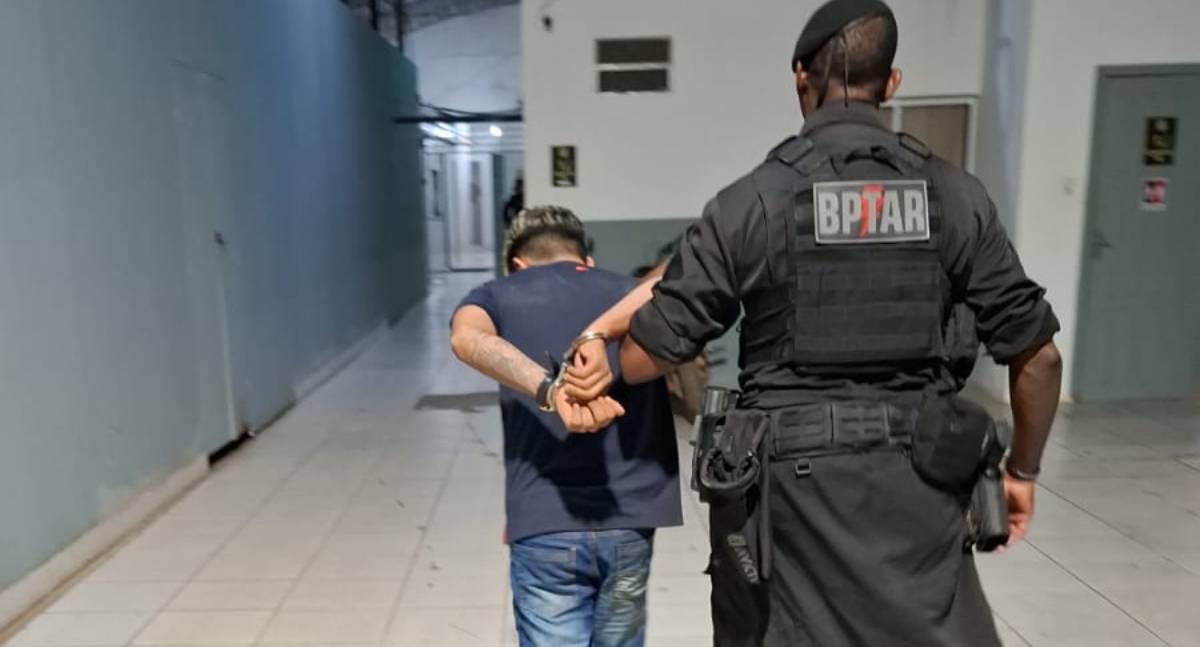 Jovem é preso com drogas no bairro Tucumazal