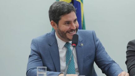 Maurício Carvalho defende fortalecimento da saúde no interior para reduzir deslocamento de pacientes