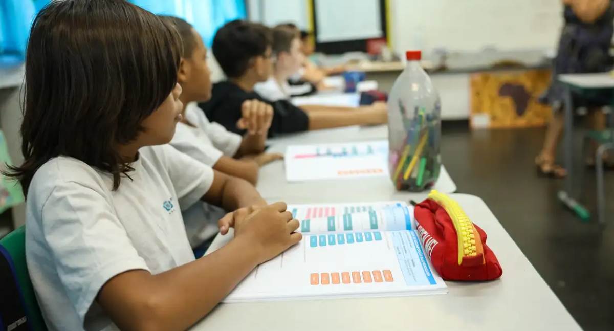 MEC e Capes lançam mais de 8 mil vagas em pós-graduação gratuita para professores da rede pública