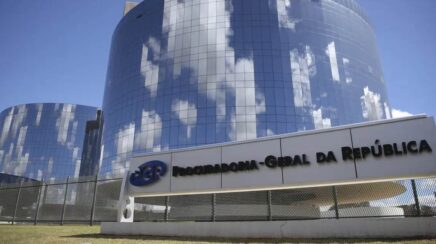 Ministro André Mendonça dá prazo para PGR se manifestar sobre relatório da Polícia Federal envolvendo autoridades