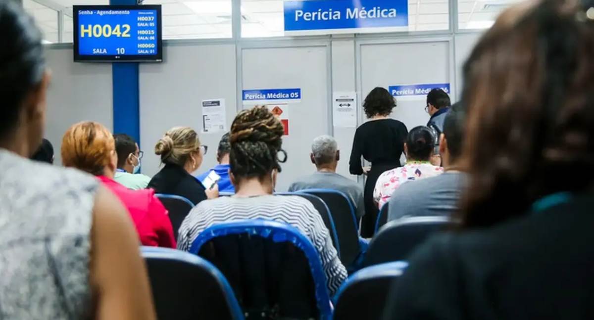 Ministro da Previdência Social anuncia que fila de atendimentos do INSS foi zerada no mês passado