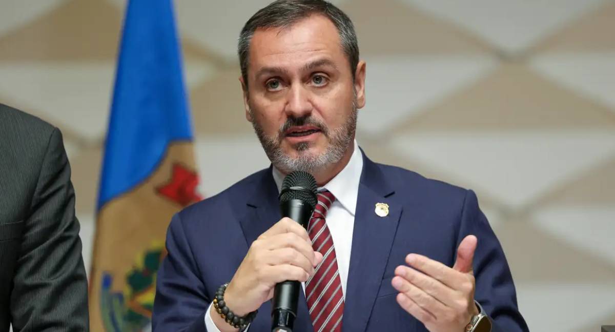 Ministro do STF afasta diretor-geral da Polícia Federal em decisão sobre investigações do caso Master