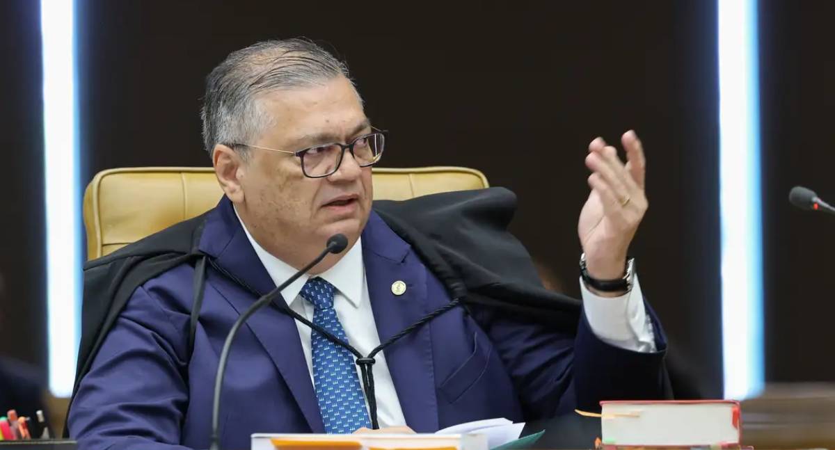 Ministro Flávio Dino pede vista de julgamento sobre Moraes e Mendonça