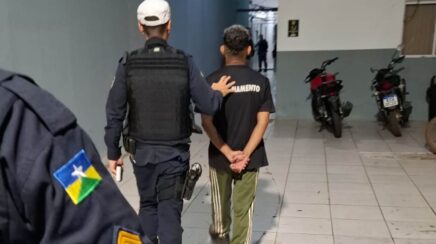 Motoboy é preso em Porto Velho após esconder placa de motocicleta dentro de bolsa de entrega durante fiscalização