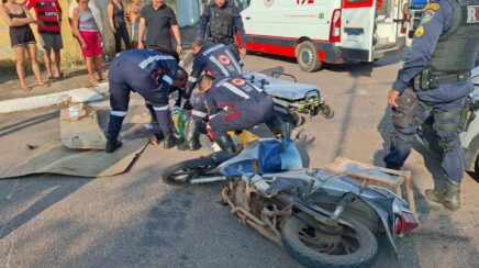 Motociclista fica ferida em acidente grave após colisão com automóvel em cruzamento de Porto Velho