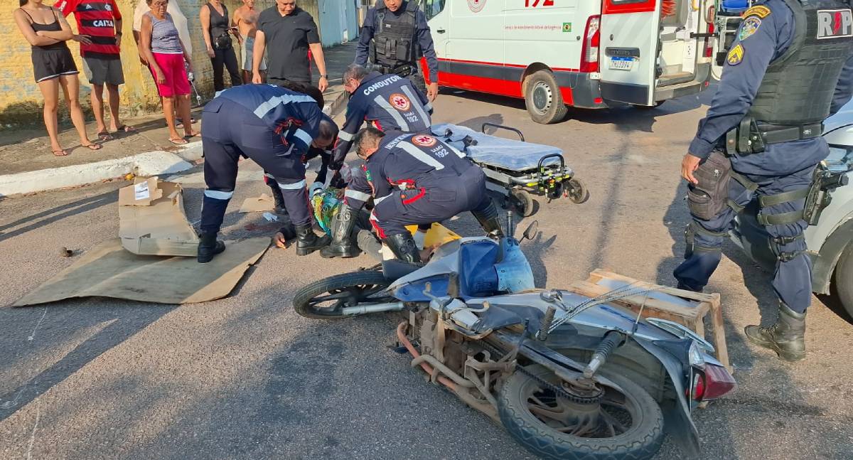 Motociclista fica ferida em acidente grave após colisão com automóvel em cruzamento de Porto Velho