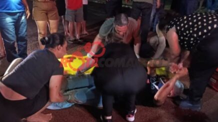 Motociclista fica ferido após colisão com caminhonete que atinge poste em cruzamento de RO