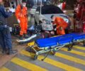 Motociclista sofre fratura e múltiplos ferimentos após derrapar na pista molhada e colidir com carro em Porto Velho