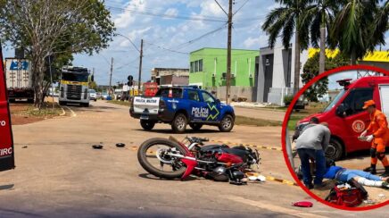 Motociclista sofre fratura exposta após colisão com carro em rotatória no centro de Rolim de Moura