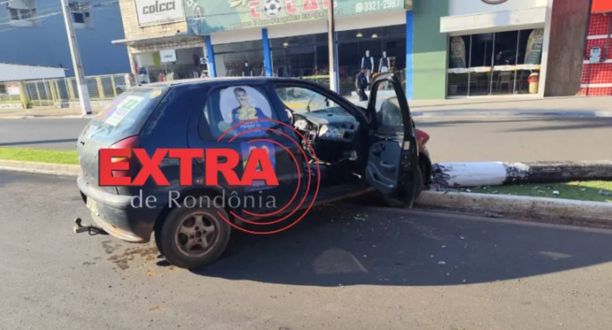 Motorista colide carro contra poste para desviar de cachorro em RO