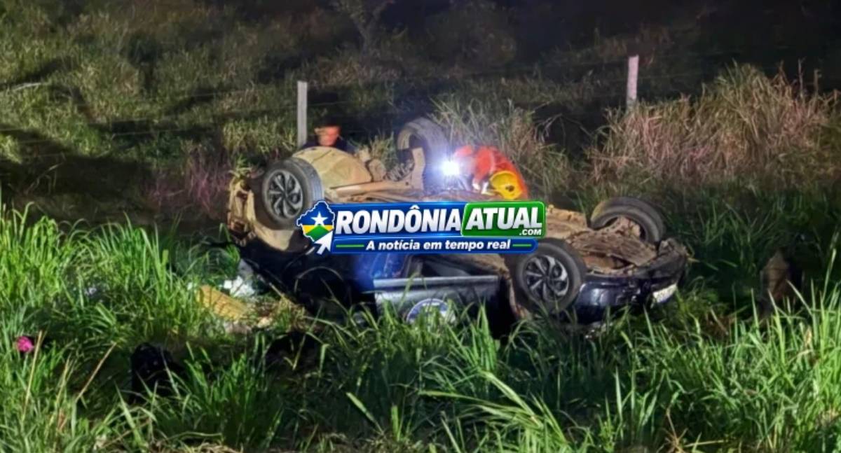 Mulher morre e três pessoas ficam feridas após capotamento de veículo na BR-364