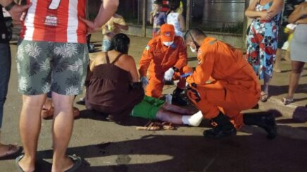 Mulher sofre fratura exposta após violenta colisão entre duas motocicletas na Avenida Amazonas