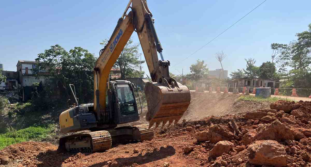 Obras no canal Santa Bárbara avançam no Cai N’Água