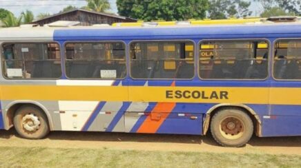 Ônibus escolar e caminhonete colidem sem registro de feridos em RO