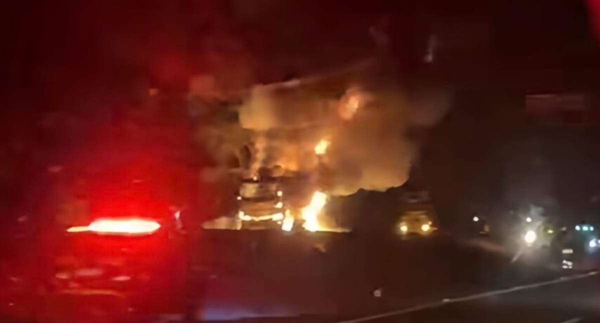 Ônibus pega fogo e passageiros saem ilesos na BR-364