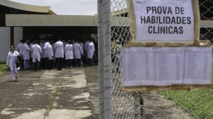 Participantes do Revalida têm até sábado para enviar comprovação de conclusão de curso no exterior