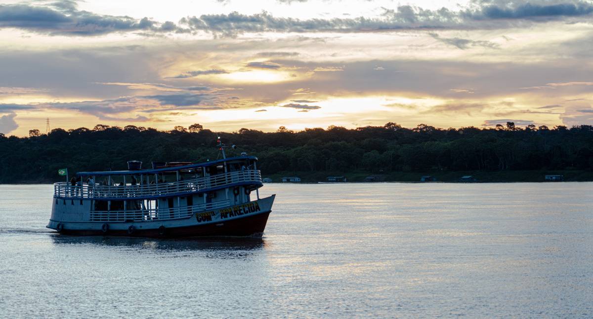Passeio de barco pelo Rio Madeira integra programação dos 112 anos de Porto Velho