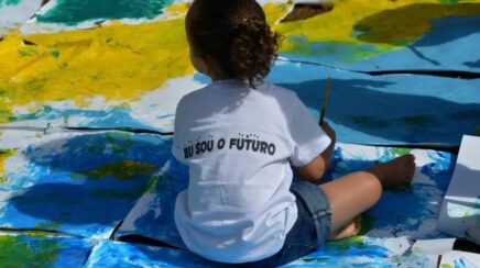 Pesquisa aponta que famílias ainda naturalizam palmadas como educação