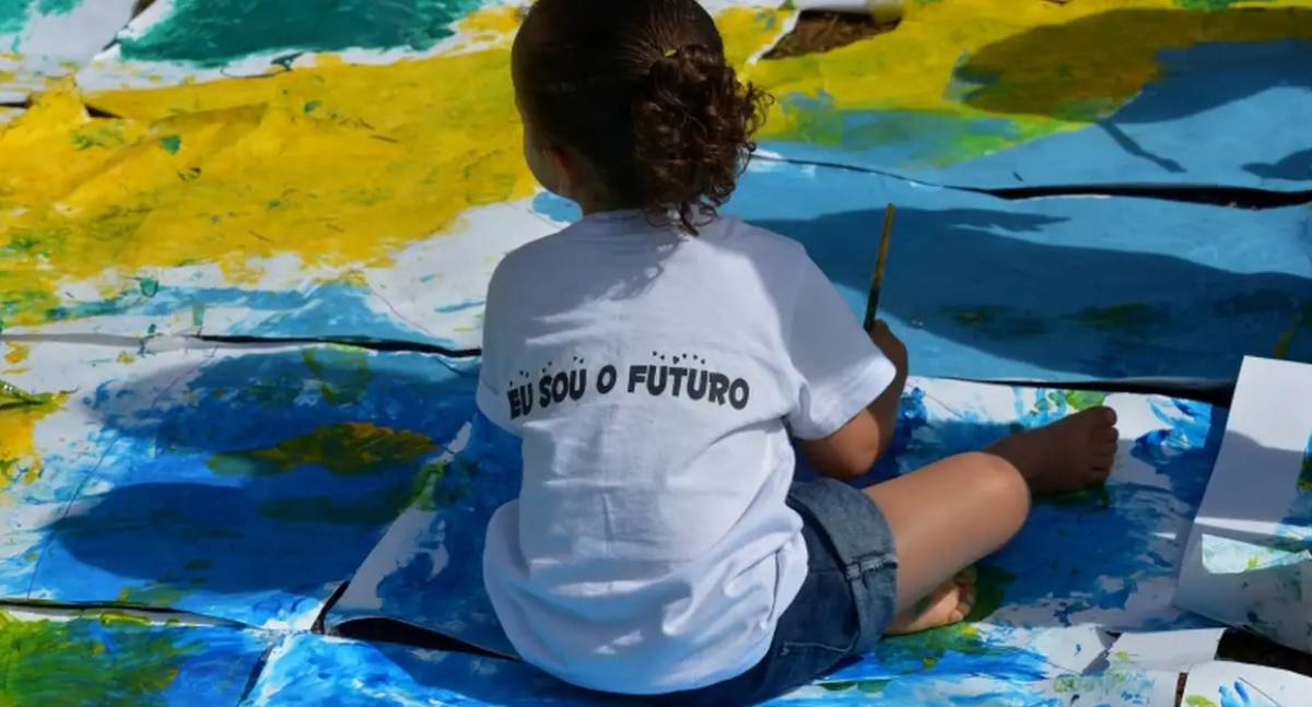 Pesquisa aponta que famílias ainda naturalizam palmadas como educação