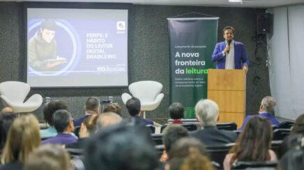 Pesquisa revela perfil do leitor digital no Brasil e aponta celular como principal ferramenta de acesso