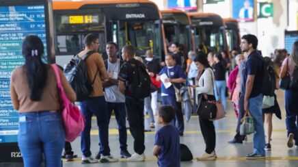 Pesquisa revela que dificuldades de deslocamento levam mulheres a recusar vagas de emprego e oportunidades