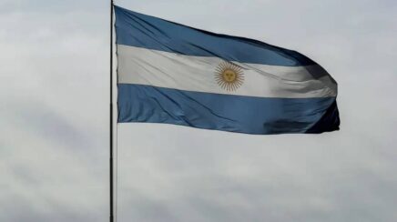 Pobreza na Argentina volta a subir e atinge 32,3% da população no primeiro semestre