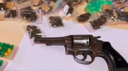 Polícia Civil prende mulher e apreende arma e drogas em São Francisco do Guaporé