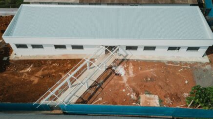 Prefeitura de Jaru avança na ampliação da Escola Menézio de Victo com obras em fase de acabamento