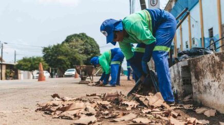 Prefeitura mantém limpeza diária em ruas e espaços públicos