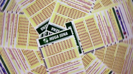 Prêmio da Mega-Sena acumula em 102 milhões de reais após sorteio sem acertadores